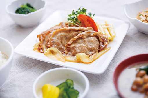 仙台育英学園高等学校学生寮の夕食例